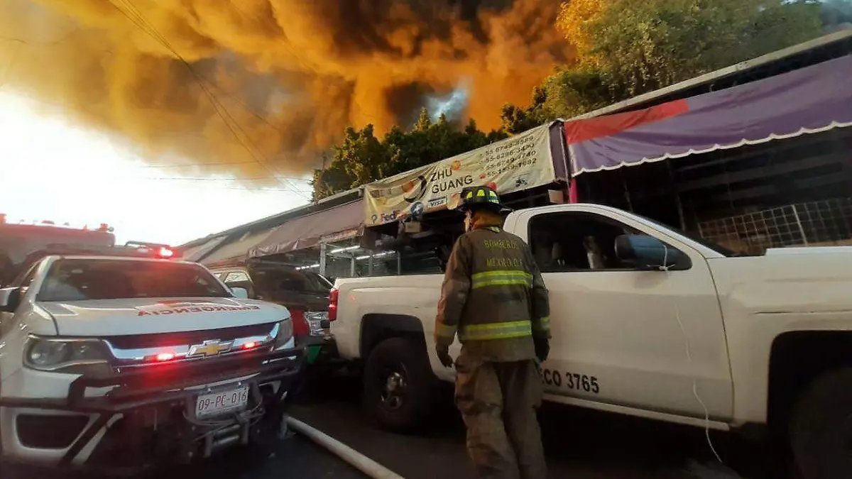 Indencio consume bodega en Tepito (4)